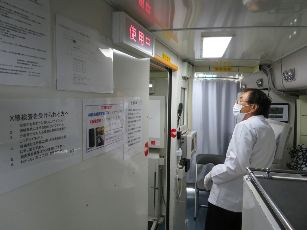 検診車内部